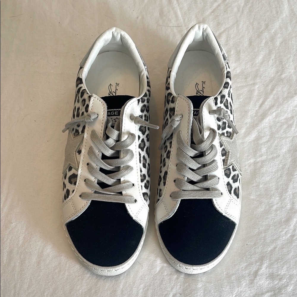 Vintage Havana White and Black Sneakers with Classic Silhouette. Size 7. EUC.